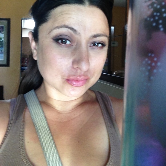 Meet your Posher, Kris - Picture 2 of 2